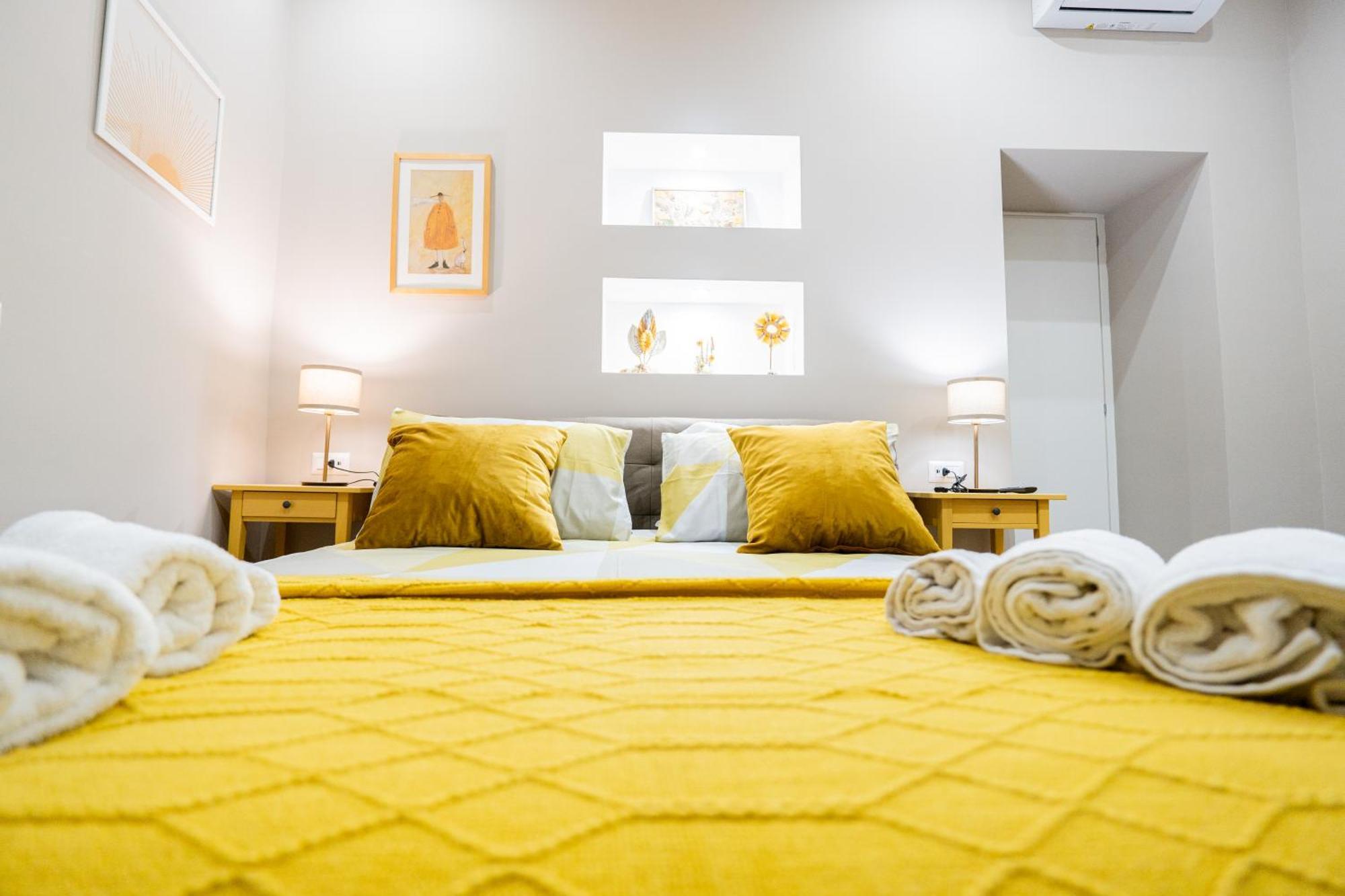 La Casa Di Bianca - Modern Suites Near Plebiscito Наполи Екстериор снимка