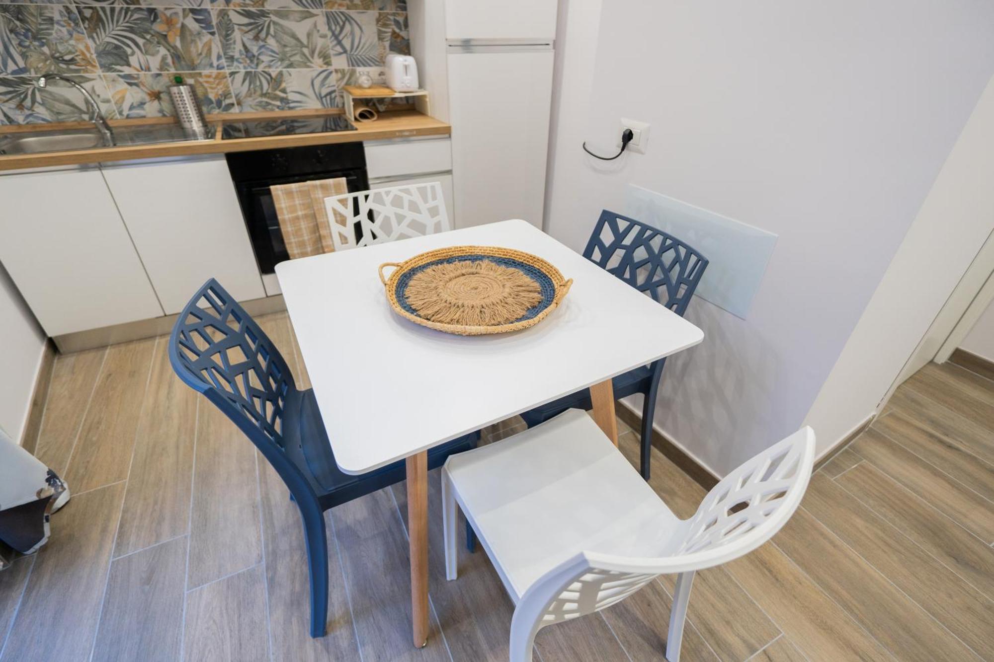 La Casa Di Bianca - Modern Suites Near Plebiscito Наполи Екстериор снимка