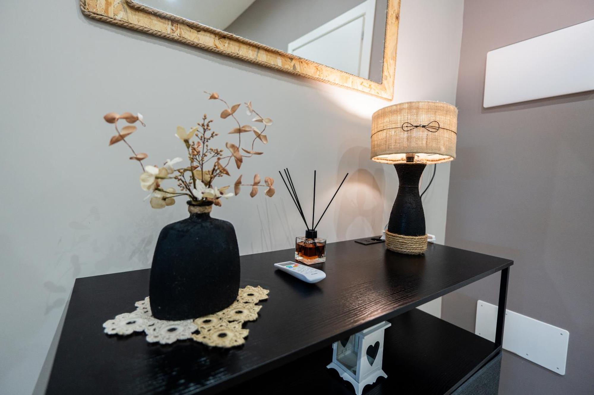 La Casa Di Bianca - Modern Suites Near Plebiscito Наполи Екстериор снимка