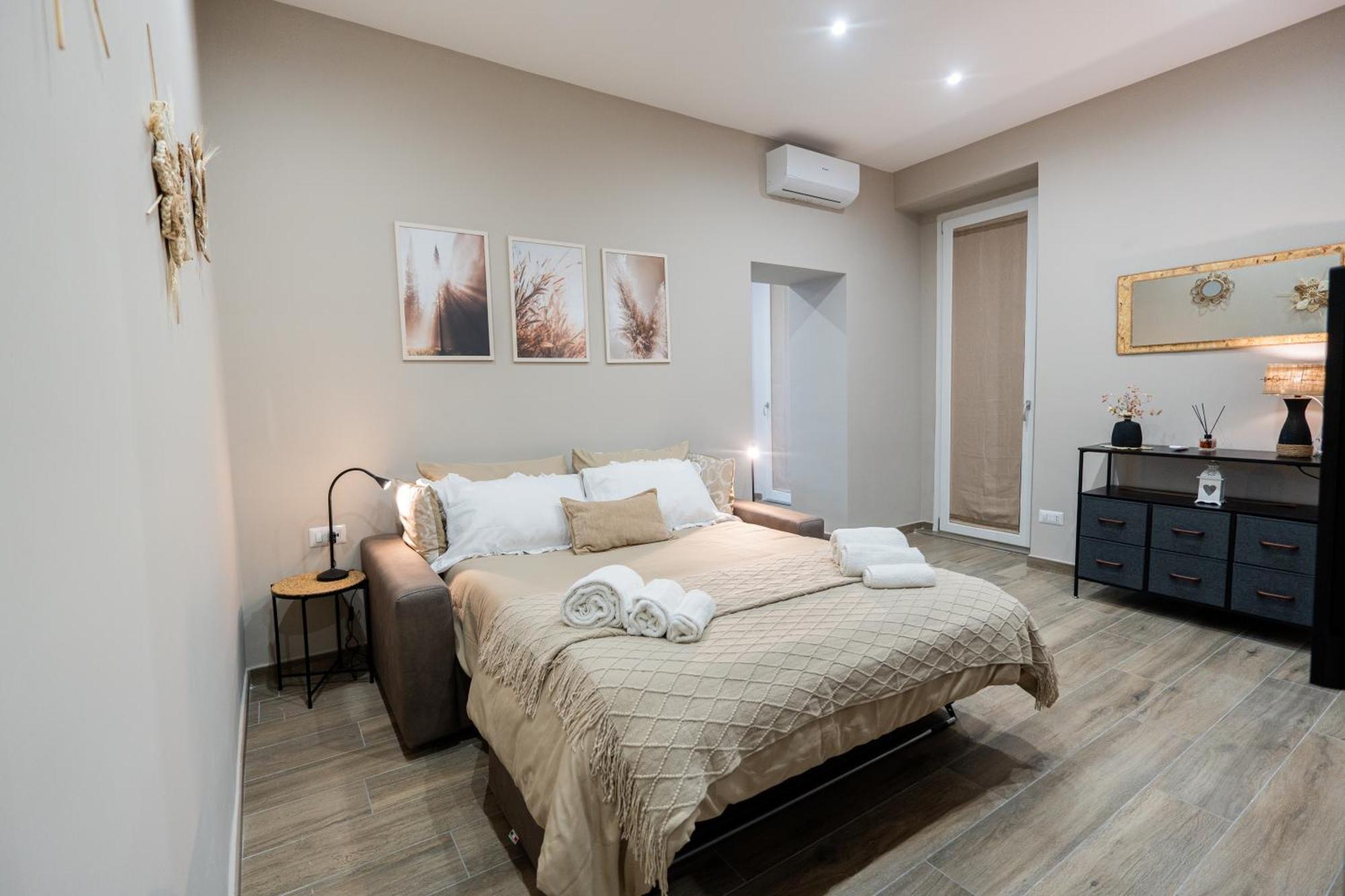 La Casa Di Bianca - Modern Suites Near Plebiscito Наполи Екстериор снимка