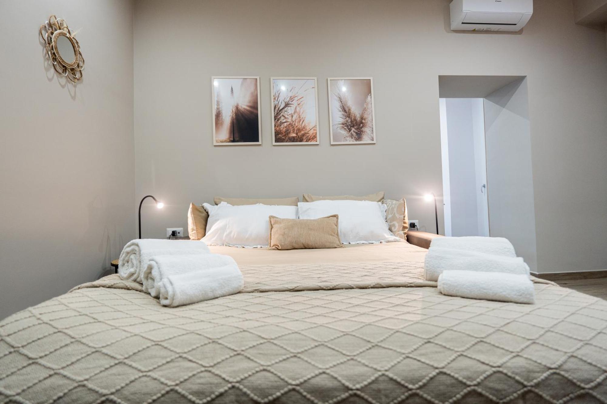 La Casa Di Bianca - Modern Suites Near Plebiscito Наполи Екстериор снимка