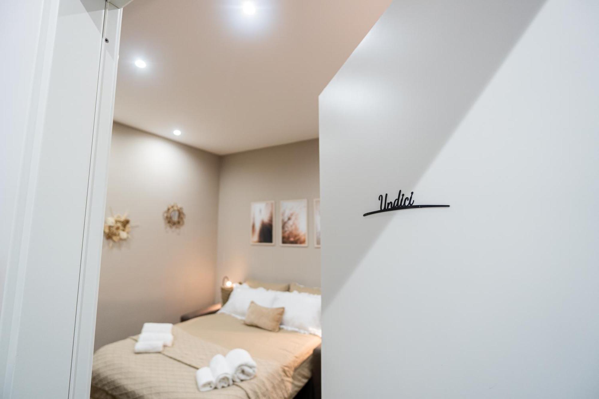 La Casa Di Bianca - Modern Suites Near Plebiscito Наполи Екстериор снимка