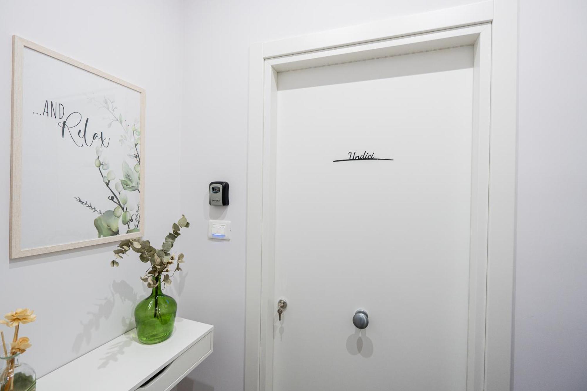 La Casa Di Bianca - Modern Suites Near Plebiscito Наполи Екстериор снимка