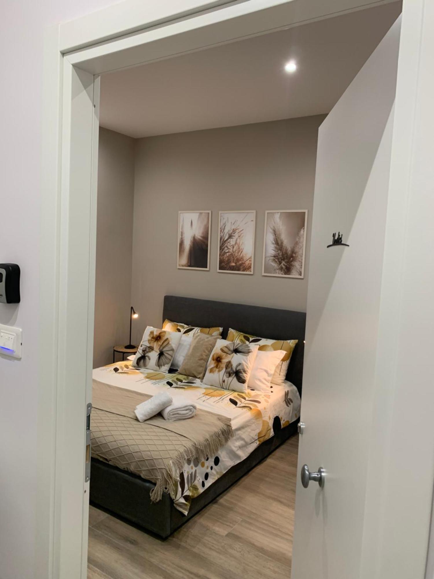 La Casa Di Bianca - Modern Suites Near Plebiscito Наполи Екстериор снимка